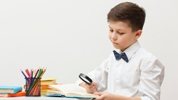 Президент России Владимир Путин подписал закон о запрете использования школьниками телефонов
