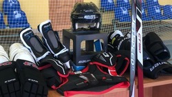 Новооскольские хоккеисты из команды «Легенда – Юниор» получили комплекты профессиональной формы