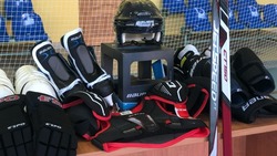 10 комплектов профессиональной экипировки получили юные новооскольские хоккеисты