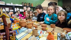 Новооскольские народные умельцы организовали для малышей интерактивную программу в День ремесленника