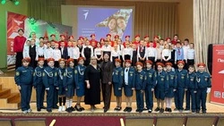 89 новооскольских школьников из СОШ №4 получили знаки отличия «Движения Первых»