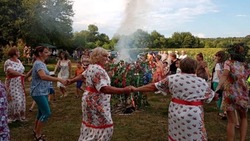 Поклонники народной культуры  и традиций побывали на гулянии в селе Слоновка Новооскольского округа