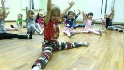 Юные новооскольцы активно провели Всероссийский день гимнастики