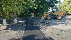 Строители приступили к реновации рекреационных зон в селе Великомихайловка Новооскольского округа