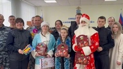 Юные новооскольцы поздравили сотрудников полиции с Новым год