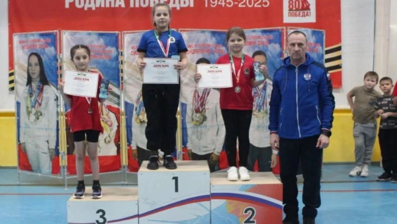 Новооскольцы успешно выступили на первенстве региона по гиревому спорту среди юношей и юниоров