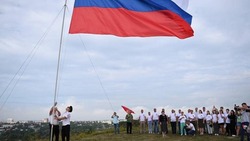 Российский триколор подняли на меловой горе в Белгороде