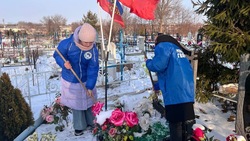 Новооскольские волонтеры провели акцию по благоустройству захоронений воинов-интернационалистов