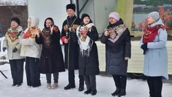 Новооскольский мобильный автоклуб совершил концертный круиз по двум отдалённым населенным пунктам 