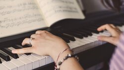 Новооскольские пианисты стали участниками «Фортепианного марафона» для одарённых детей