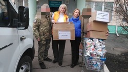 Новооскольские волонтёры поздравили раненых бойцов в госпитале в преддверии Нового года