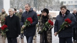 Вячеслав Гладков возложил цветы в память о погибших за Родину бойцах