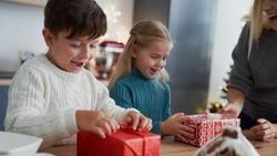 Белгородские школьники получат более 72 тысяч детских новогодних подарков 