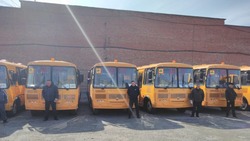 Директора пяти школ Новооскольского округа получили ключи от новых автобусов