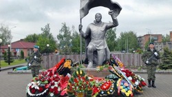 Вячеслав Гладков заслушал доклад о восстановлении памятников и монументов воинской славы