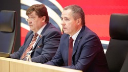Вячеслав Гладков выступил против проведения выпускных с алкоголем в кафе и ресторанах