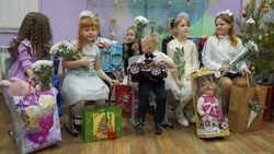 Новооскольские мальчишки и девчонки получили новогодние подарки в рамках акции «Ёлка желаний»