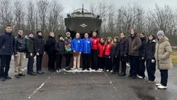 Волонтёры и школьники прошли маршрутом памяти в парке Воинской Славы Новооскольского округа