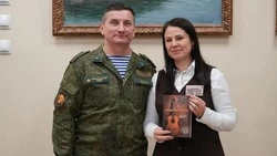 В Новооскольском музее представили книгу стихов ветерана-десантника ко Дню освобождения города