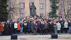 Новооскольцы исполнили гимн района в День народного единства