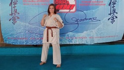Марина Капустина из Нового Оскола стала обладателем чёрного пояса по каратэ