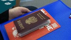 Юные новооскольцы получили первые паспорта в День флага Белгородской области