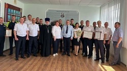 Новооскольские автоинспекторы получили поздравления с профессиональным праздником