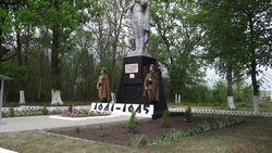 Памятник погибшим воинам открыли после реконструкции в Новооскольском районе