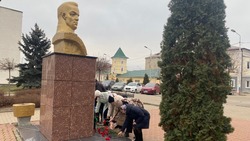 Жители Новооскольского городского округа почтили память павших героев в День неизвестного солдата