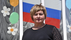 Директор школы Ирина Дудникова стала одной из первых участников голосования в Новом Осколе