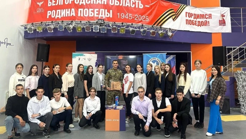 Новооскольская молодежь пообщалась с героем-земляком в рамках проекта «Классные встречи»
