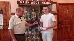 Александр Ворнавской из Нового Оскола получил удостоверение и значок «Мастер спорта России»