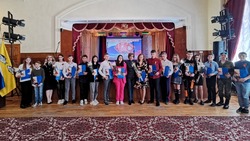 17 юных новооскольцев получили паспорта в преддверии Дня Победы
