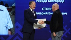 Вячеслав Гладков наградил сертификатами представителей белгородских ТОСов
