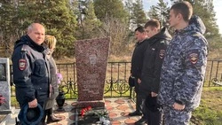 Полицейские Нового Оскола почтили память погибших при исполнении долга коллег