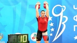 Новооскольский гиревик Иван Фартучный завоевал серебро Чемпионата России в Новосибирске