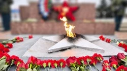 Новооскольцы почтили память героев Отечества в день памятной даты