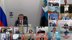 Вячеслав Гладков поручил разъяснить родителям новые стандарты школьной формы
