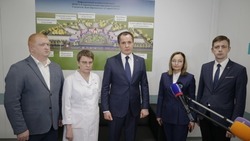 Вячеслав Гладков и Владимир Путин открыли инфекционный центр в режиме ВКС