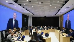 Вячеслав Гладков начал следить за большой прямой линией президента РФ вместе со всем правительством