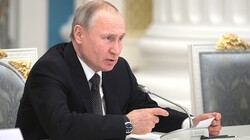 Путин поддержал идею о внесении в Конституцию нормы о недопустимости фальсификации истории