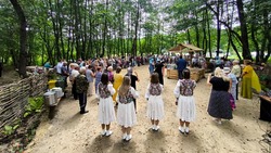 В Новом Осколе открыли благоустроенный родник в День Казанской иконы Божией Матери