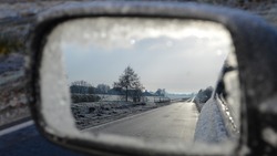 Сотрудники ГИБДД призвали водителей быть внимательнее в снежную погоду
