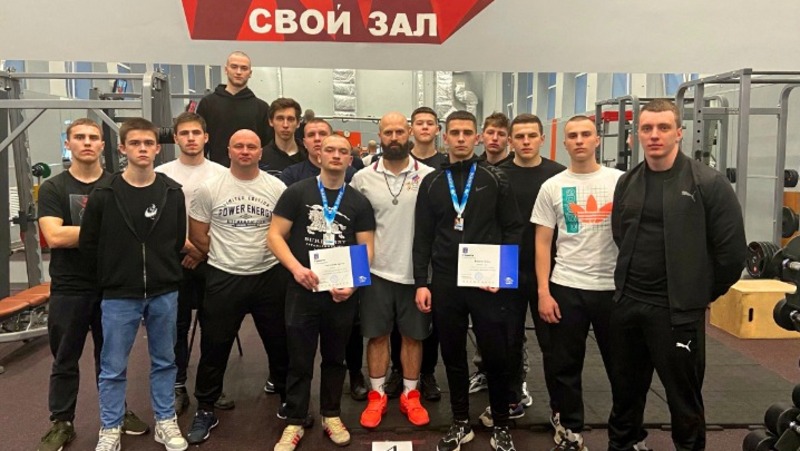 Клубы города артема. Свой зал Белгород. Фитнес спортсмены.