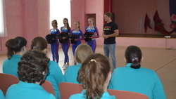 Воспитанницы новооскольской колонии для несовершеннолетних приняли участие во флешмобе