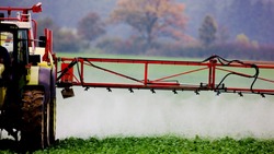 Аграрии Новооскольского округа уведомили население о проведении обработки пестицидами
