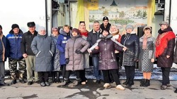 Новооскольский мобильный автоклуб подарил концертную программу жителям села Ивановка