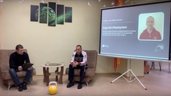 Новооскольцы провели онлайн-встречу с чемпионом мира по гиревому спорту Сергеем Меркулиным