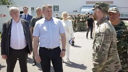 Александр Шуваев посетил Центр патриотического воспитания в Новооскольском округе