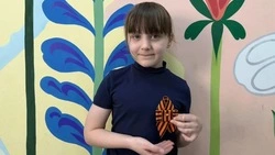 Жители и гости Нового Оскола получили памятные броши к 9 Мая